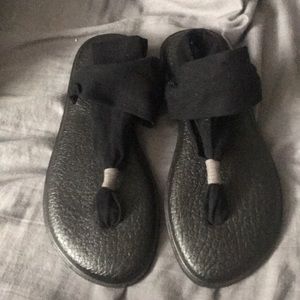 Sanuk yoga shoes